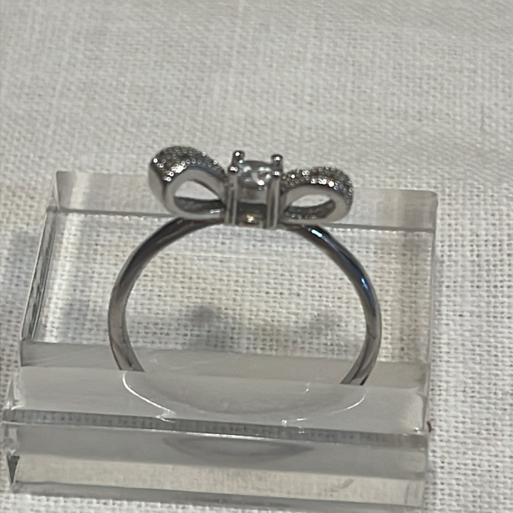 Vintage silver tone ring with bow and glass stone size 7 1/2 half - Picture 3 of 5